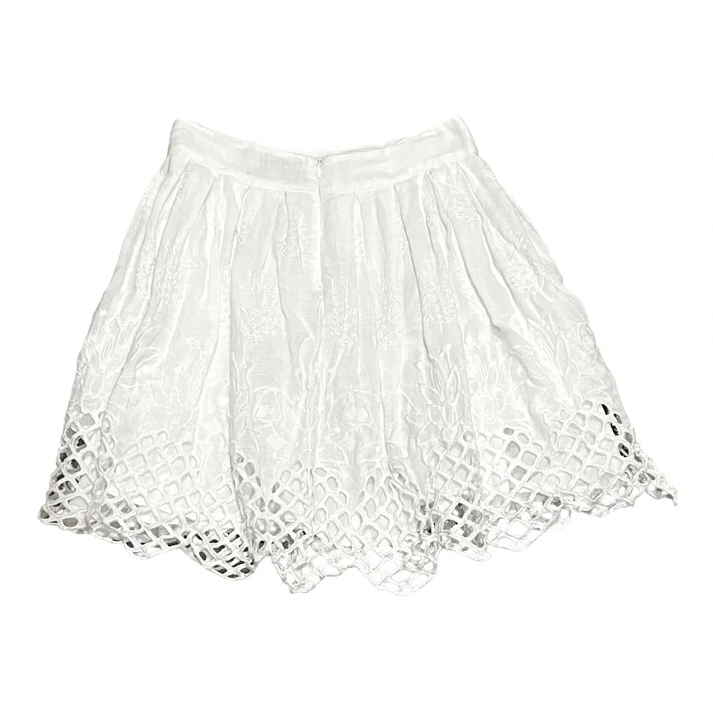 Cara Cara Avery White Mini Skirt Size Medium - Picture 4 of 6